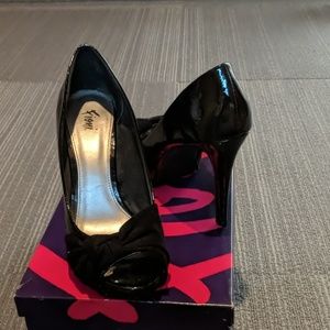 Black heel shoes